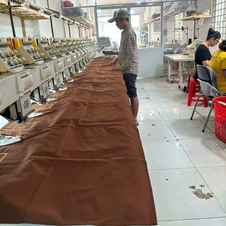 NÓN MŨ PHƯƠNG CHÂU<br>CÔNG TY TNHH SẢN XUẤT PHƯƠNG CHÂU